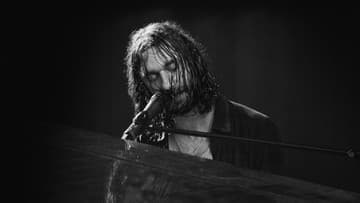 Prekvapivé domáce meno pred The Cure: Denis Bango alias Fvck_Kvlt zahrá klavírny koncert, vybral si ho Robert Smith