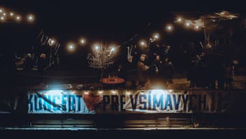Hudobná oslava Nežnej revolúcie: Na Koncerte pre všímavých zahrajú Peter Lipa, Sendreiovci, Už jsme doma, Meowlau x Val a ďalší