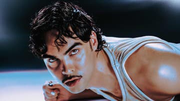 ADONXS predstavuje nový singel Perfume – emotívnu reflexiu spomienok a vôní