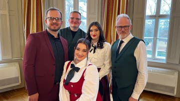 Skupina Voising predstavuje ikonickú vianočnú skladbu (Happy Xmas) War Is Over v novom a cappella šate