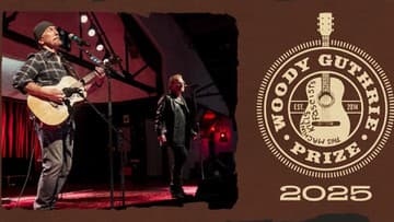 Bono a The Edge z U2 prevzali prestížnu cenu a sprístupnili unikátny záznam z unplugged vystúpenia