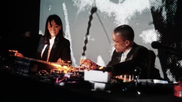 Xiu Xiu - Eraserhead, Hradby Samoty